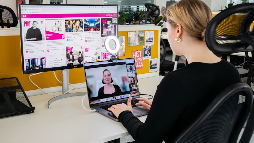 influencer collaborating online
